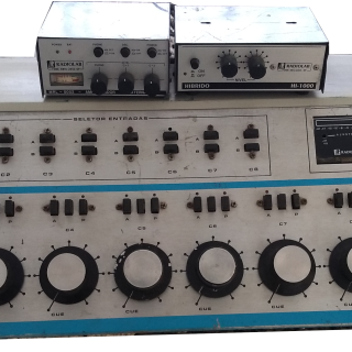 CHEGADA DA CONSOLE DE ÁUDIO RÁDIO LAB